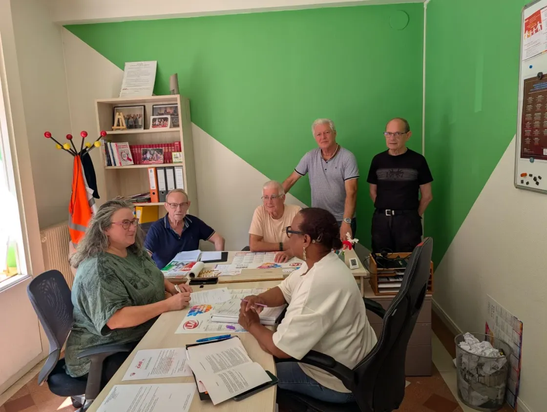 L'équipe de la CNL 76 réunie dans les locaux de la fédération